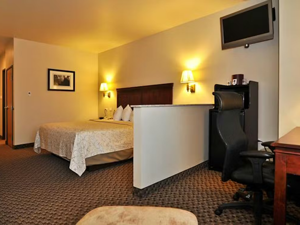 Well-Furnished Guest Rooms