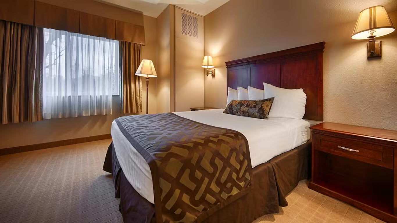  Comfortable Guest Rooms at The Montcler Hotel
